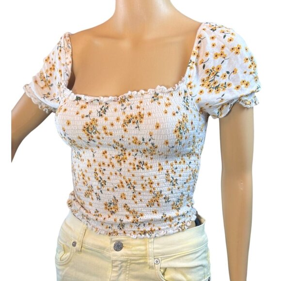 (6 for $25) Heart & Hips Smocked Floral Princess Sleeve top Size Medium - Picture 2 of 7